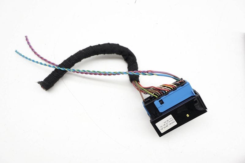 Door Wiring Harness Connector / Pigtail 61139147289 — Used (SKU 715504)