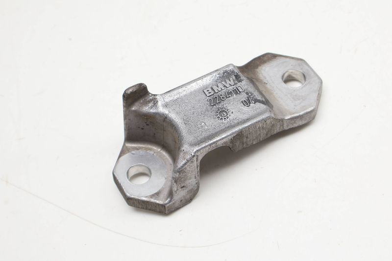 Stabilizer / Sway Bar Support Bracket 31352284110 — Used (SKU 715986)