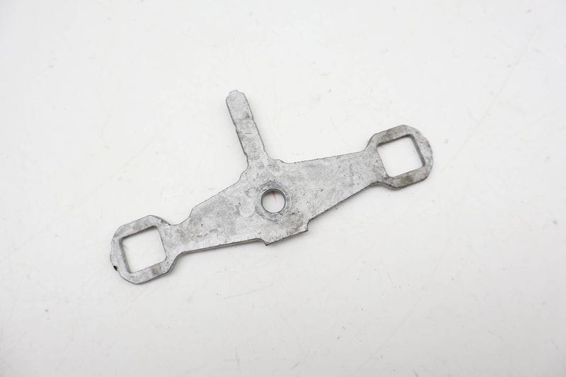 Fuel Injector Bracket 13647599878 — Used (SKU 715672)