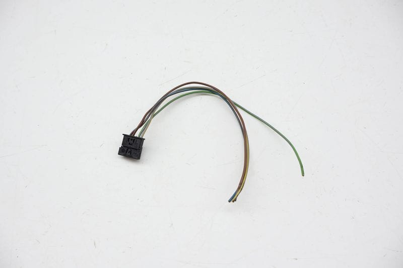Inner Tail Light Wiring Connector / Pigtail (6-PIN) 8909052 — Used (SKU 715788)