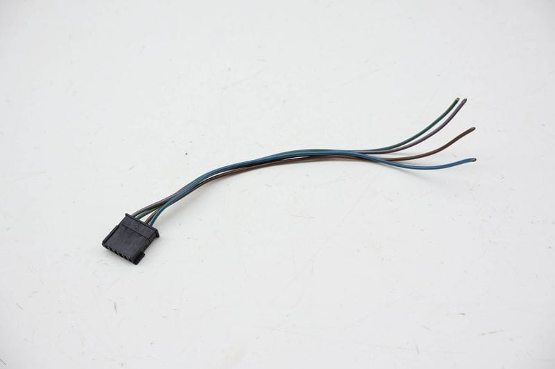 Inner Tail Light Wiring Connector / Pigtail (6-PIN) 8909052 — Used (SKU 715789)