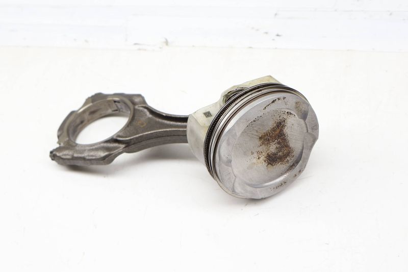Piston w/ Connecting Rod 11258607933 — Used (SKU 715900)