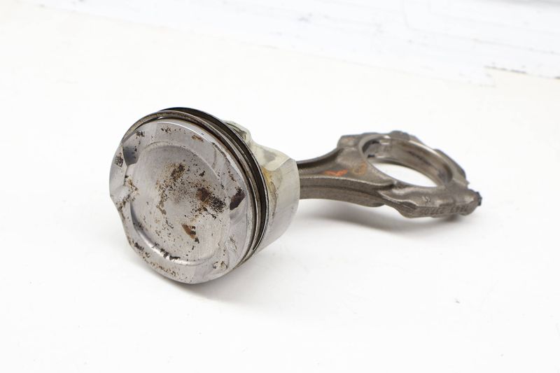 Piston w/ Connecting Rod 11258607933 — Used (SKU 715904)