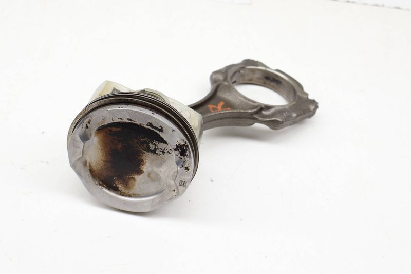 Piston w/ Connecting Rod 11258607933 — Used (SKU 715905)
