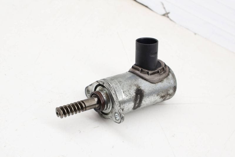 Valve Timing Solenoid / Actuator 11377605025 — Used (SKU 715895)