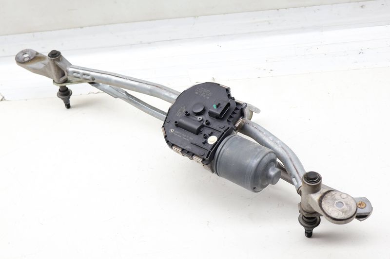 Windshield Wiper Transmission w/ Motor 61617306266 — Used (SKU 715959)