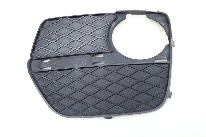Lower Bumper / Fog Light Grille 51117312605 — Used (SKU 638354)