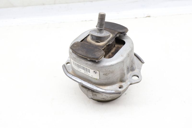 Engine / Motor Mount 22116865146 — Used (SKU 638396)
