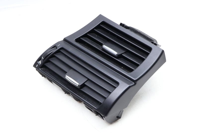 Dash Air Vent 64229227768 — Used (SKU 638284)