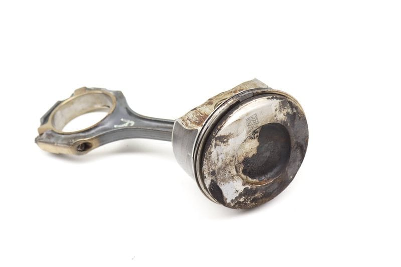 Piston w/ Connecting Rod 2760305217 — Used (SKU 568124)