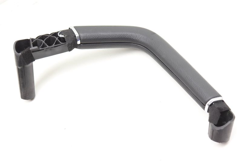 Door Panel Pull / Grab Handle 7P5867161 — Used (SKU 586204)