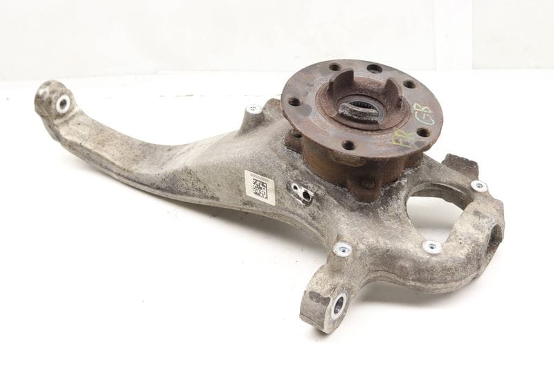 Spindle Knuckle w/ Wheel Bearing 7P0407246A — Used (SKU 586338)