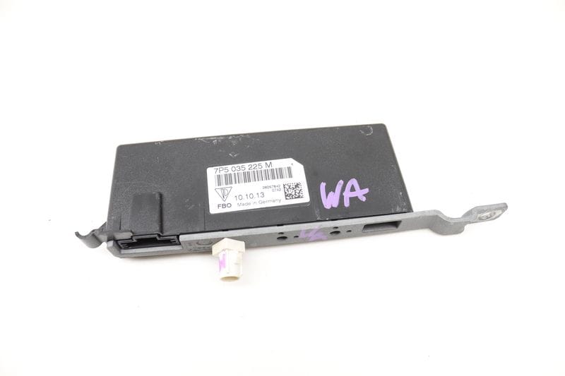 Antenna Booster 7P5035225M — Used (SKU 586034)