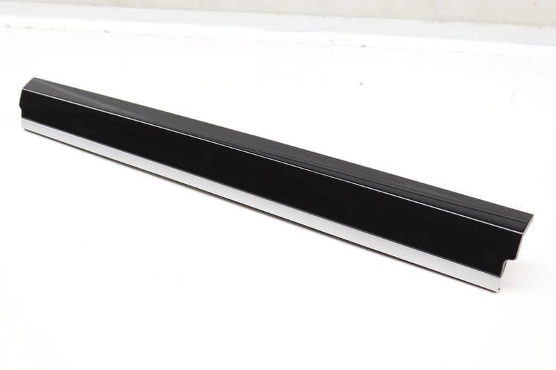 Dash Panel Trim / Molding 7P5857222P — Used (SKU 586246)