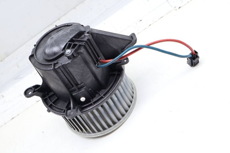 Blower Motor / Fan 97057391203 — Used (SKU 709420)