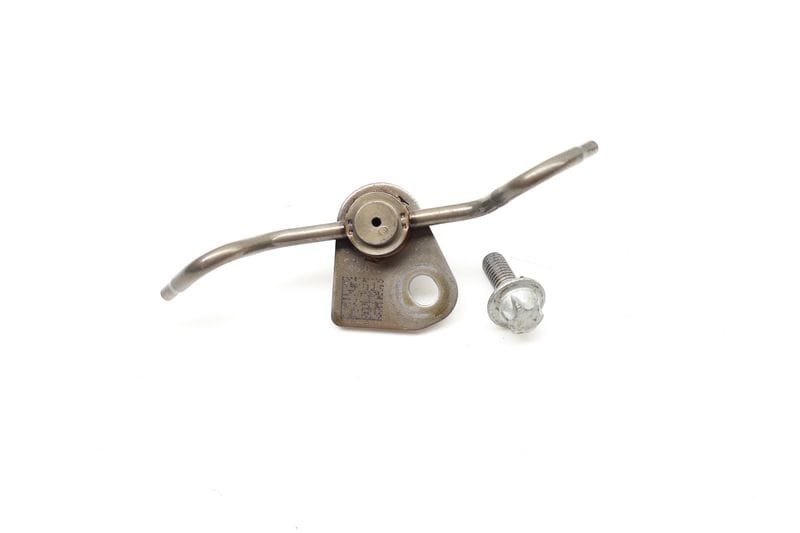 Engine Oil Spray Nozzle 94610101777 — Used (SKU 719745)