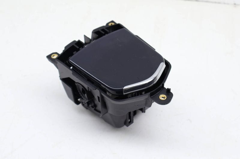 Center Ashtray w/ Cover Trim 97055335100 — Used (SKU 709456)