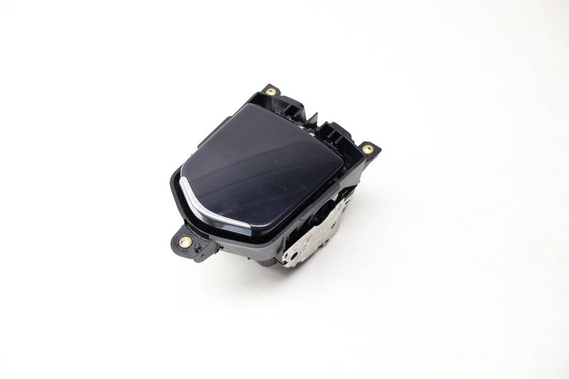 Center Ashtray w/ Cover Trim 97055335100 — Used (SKU 719387)