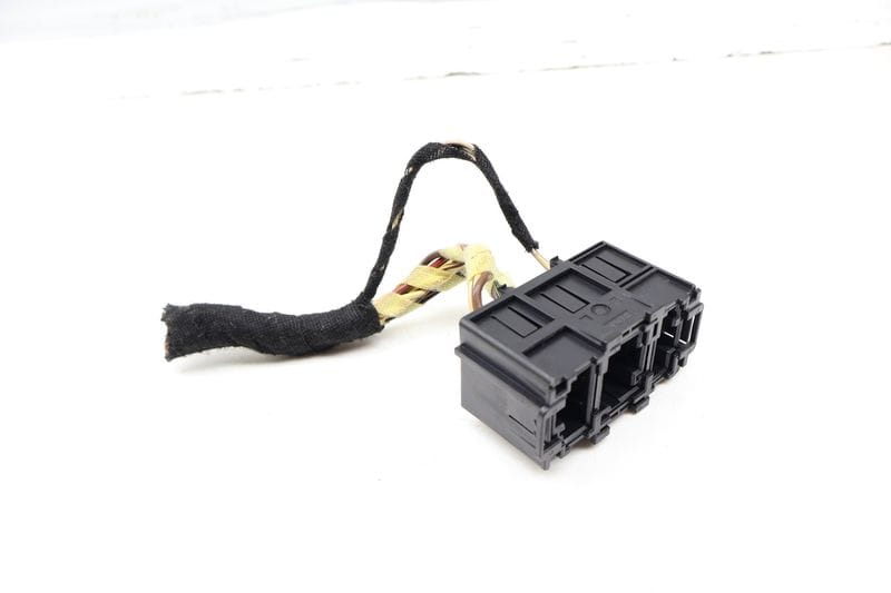 Door Wiring Harness Connector / Pigtail 7L0937545 — Used (SKU 719470)