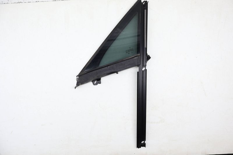Side Door Window Glass 97054231102 — Used (SKU 709759)