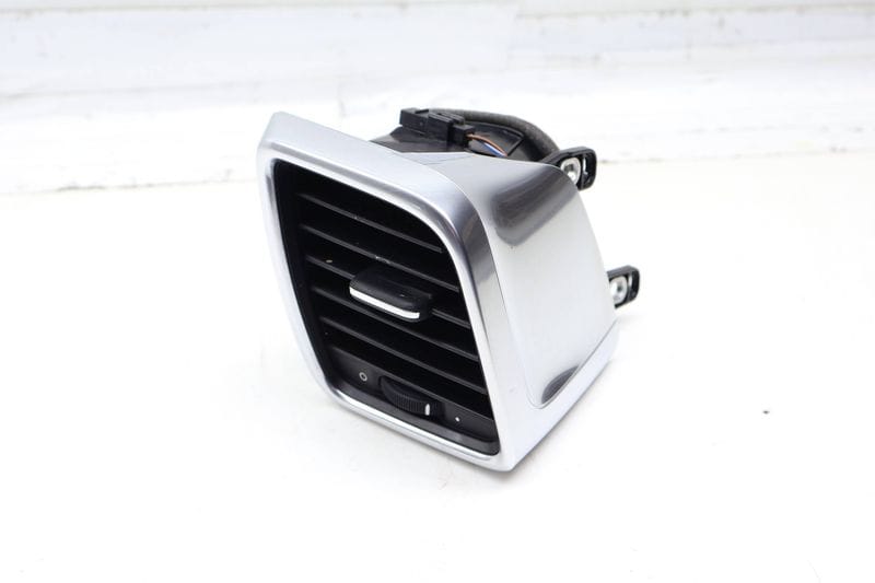 Dash Air Vent 97055213101 — Used (SKU 709414)