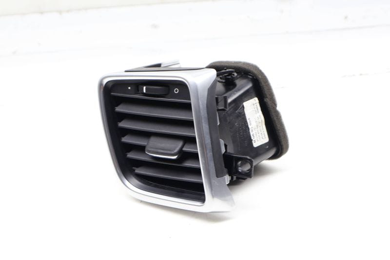 Dash Air Vent 97055213101 — Used (SKU 719669)