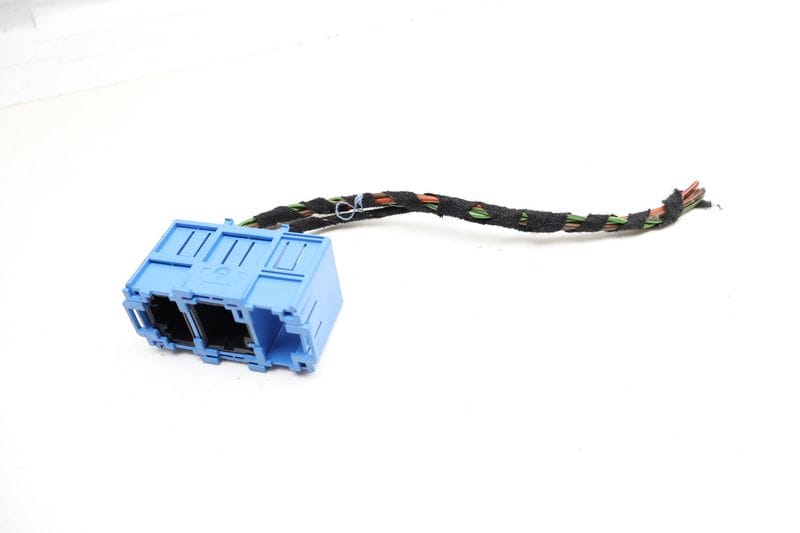 B Pillar Wiring Connector / Pigtail 7PP937545 — Used (SKU 719472)