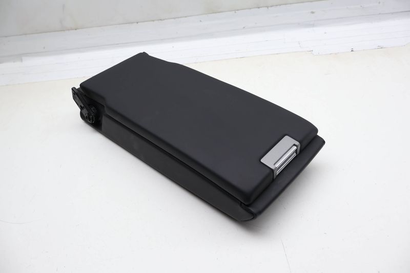 Armrest / Arm Rest 97052260101 — Used (SKU 719420)