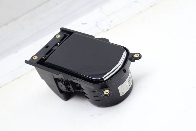 Center Cup Holder w/ Cover Trim 97055348100 — Used (SKU 709421)