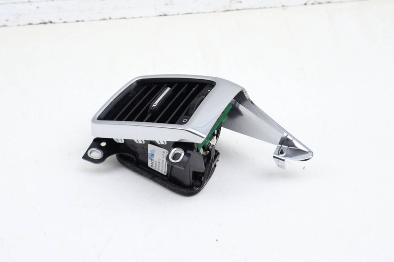 Center Console Air Vent 97055317101 — Used (SKU 709410)