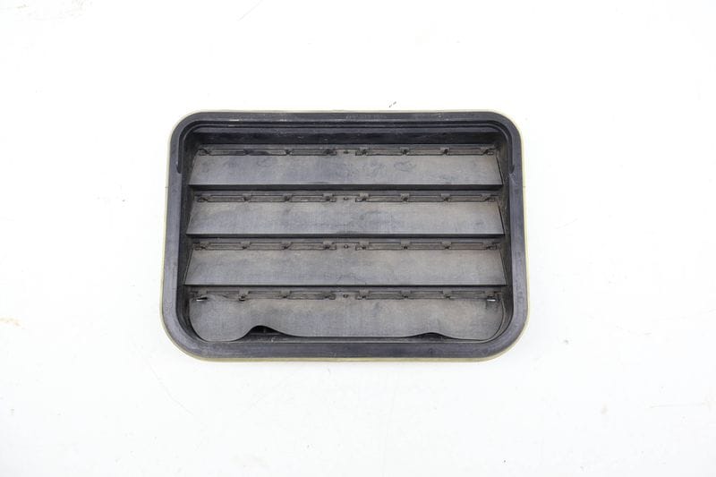 Quarter Panel Vent Trim 7PP819181A — Used (SKU 709602)