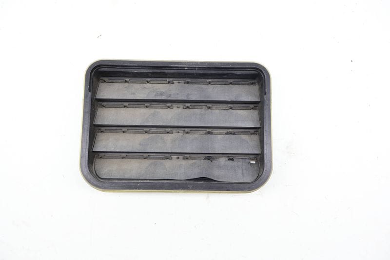 Quarter Panel Vent Trim 7PP819181A — Used (SKU 709603)