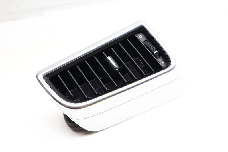 B Pillar Air Vent 97055535201 — Used (SKU 719666)