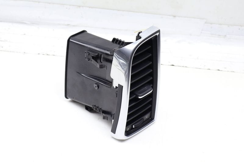 Center Dash Air Vent 97055214203 — Used (SKU 709413)