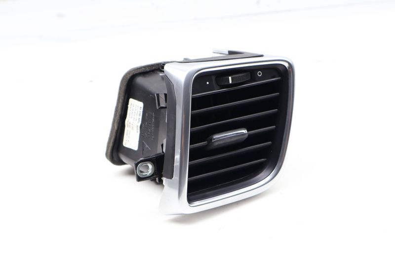 Dash Air Vent 97055213201 — Used (SKU 719670)