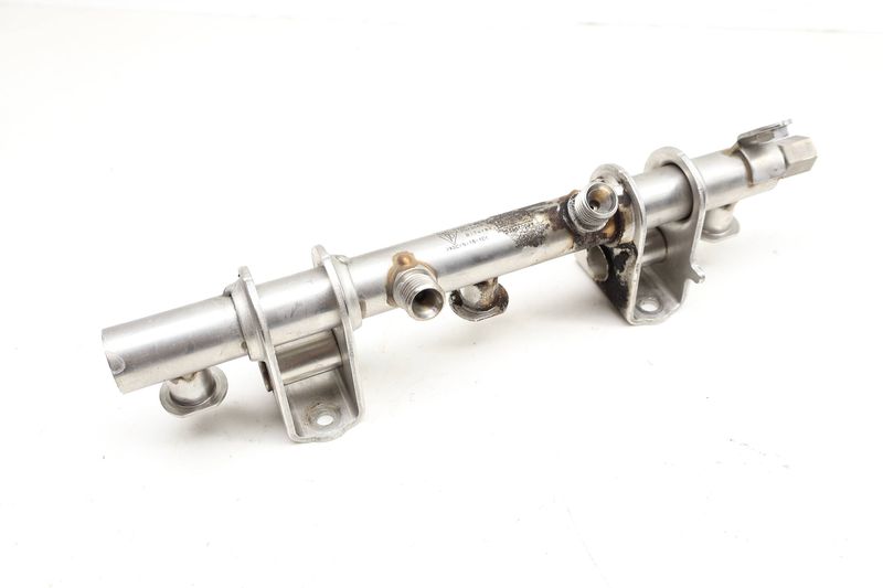 Fuel Rail 94611011700 — Used (SKU 719922)