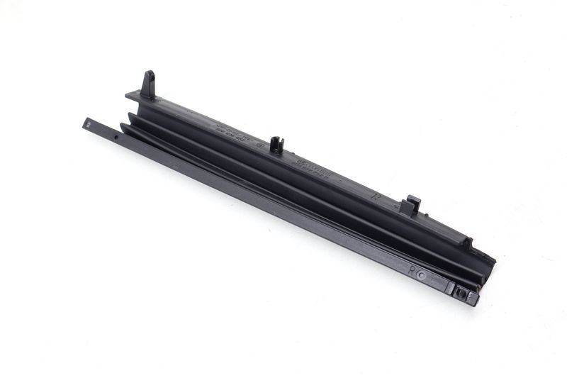Sunroof / Sun Roof Glass Trim 8D0877782B — Used (SKU 709261)