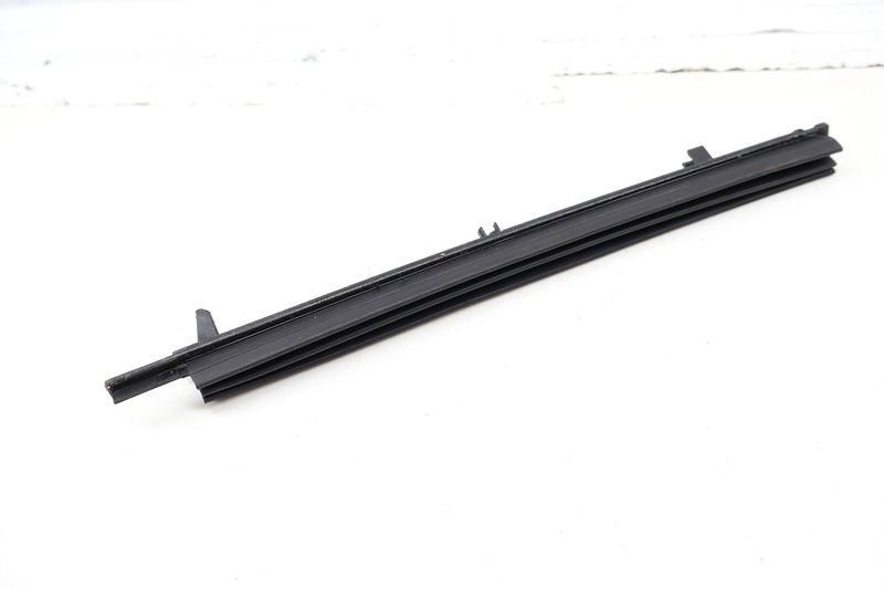 Sunroof / Sun Roof Glass Trim 8D0877782B — Used (SKU 719545)