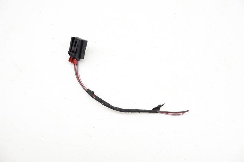 4-PIN Wiring Connector / Pigtail 7N0972704 — Used (SKU 712582)
