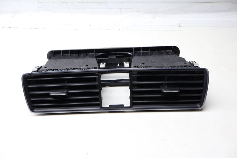 Center Dash Air Vent 561819728D — Used (SKU 712526)