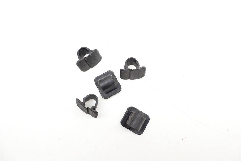 Hood Insulation / Sound Blanket Clip Set (5) 8E0863727A — Used (SKU 712490)