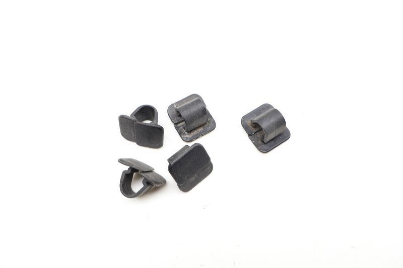 Hood Insulation / Sound Blanket Clip Set (5) 8E0863727A — Used (SKU 712491)