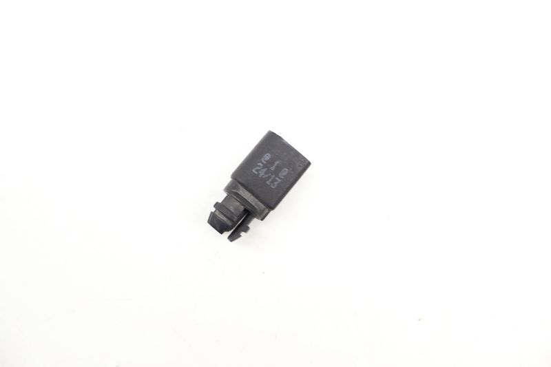 Outside Ambient Air Temperature Sensor 8Z0820535 — Used (SKU 712478)
