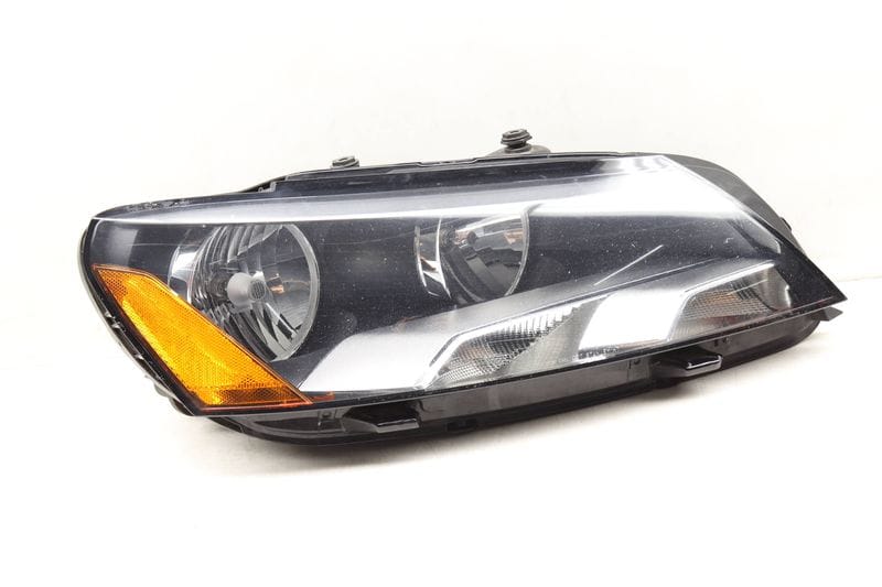 Halogen Headlight / Headlamp 561941006B — Used (SKU 509518)