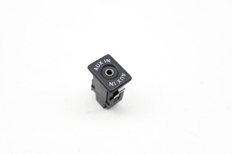 AUX-IN / Auxiliary Socket 5M0035724 — Used (SKU 720217)