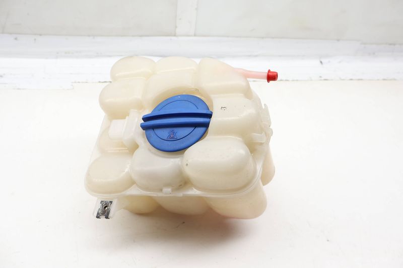 Coolant Reservoir / Tank / Bottle 7P0121407B — Used (SKU 720410)
