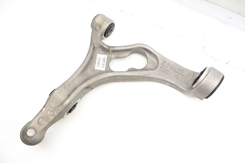 Lower Control Arm 7P0407151E — Used (SKU 720437)