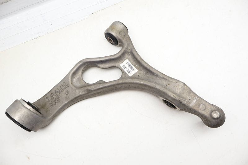 Lower Control Arm 7P0407152E — Used (SKU 720438)