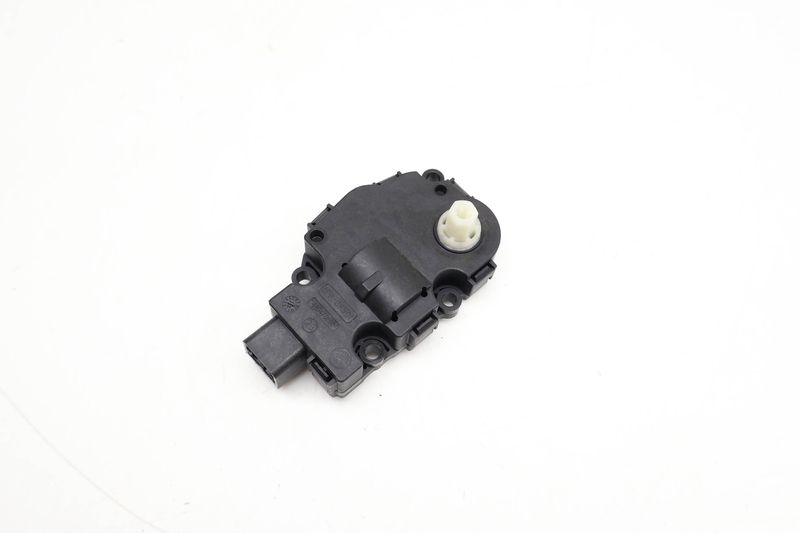 HVAC Flap / Servo Air Motor / Actuator 7P0907511A — Used (SKU 720220)