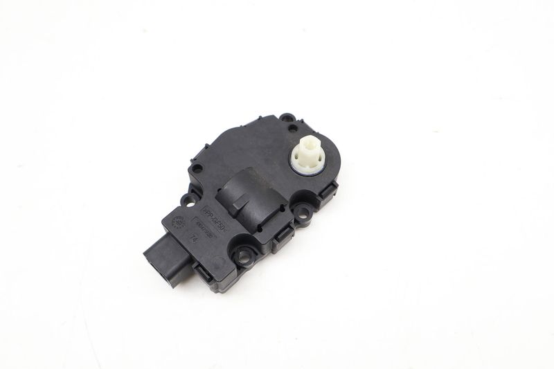 HVAC Flap / Servo Air Motor / Actuator 7P0907511A — Used (SKU 720225)